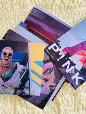 P!nk VIP Memorabilia Trustfall. Pink box set